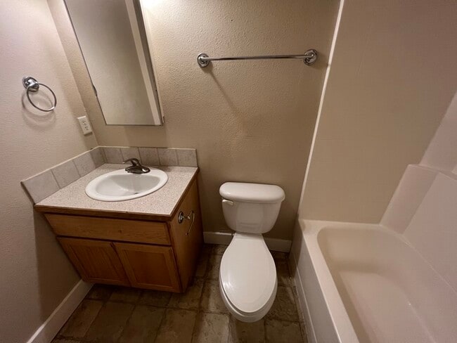 Building Photo - Great 3 bedroom in Central Meridian