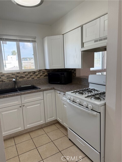 Building Photo - 10900 Blix St