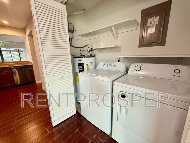 Building Photo - 1103 Dappled Elm Ln