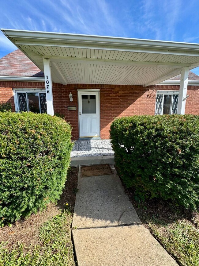 Building Photo - 1076 Thornwood Dr