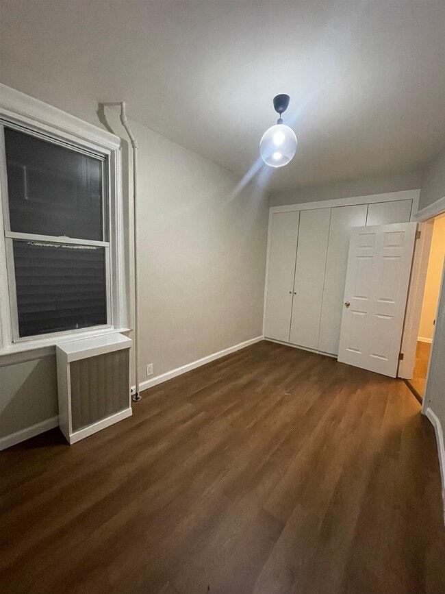 Building Photo - 162 Nelson Ave