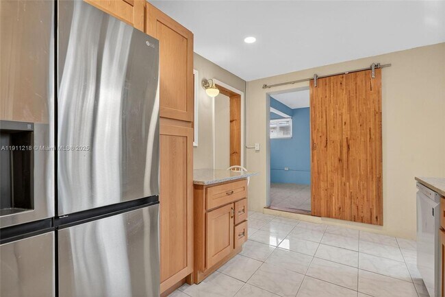 Building Photo - 4820 NE 1st Terrace