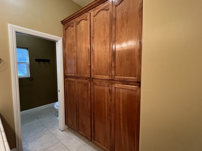 Building Photo - 12309 Thornwood Dr