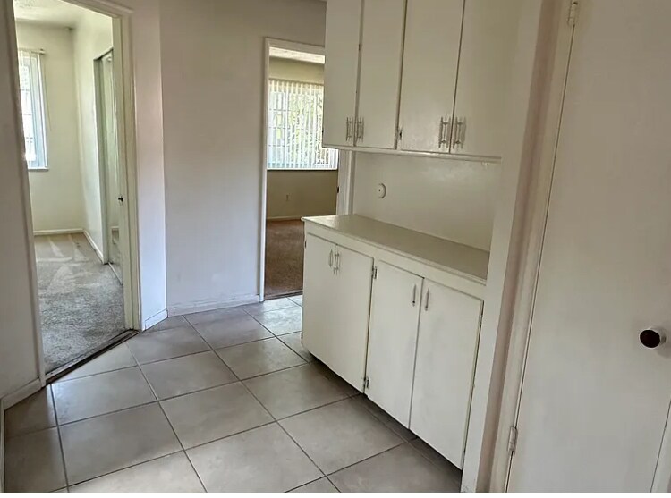 Building Photo - 4640 Clairemont Dr