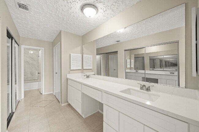 Building Photo - 16107 Grassy Creek Dr
