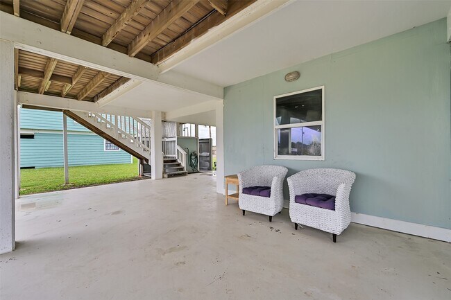 Building Photo - 16904 Beachcomber Dr