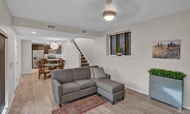 Building Photo - 4016 Camelot Heights Dr