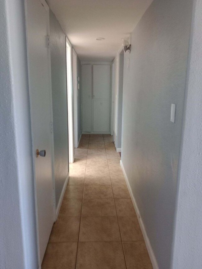 Building Photo - Three Bedroom on Armory