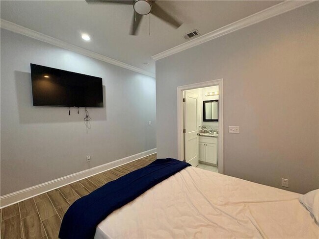 Building Photo - 3103 Cherry St