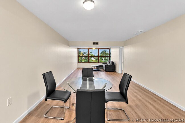 Building Photo - 3650 Whitehall Dr