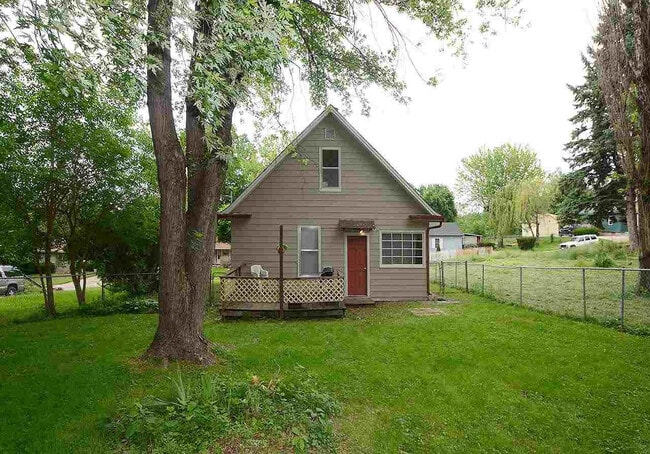 Building Photo - 2 Bed/1 Bath