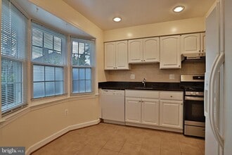 Building Photo - 3181 Welby Ct