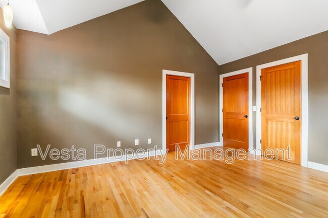Building Photo - 318 Sulphur Springs Rd