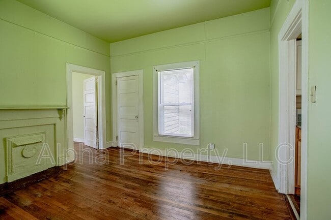 Building Photo - 115 4th St