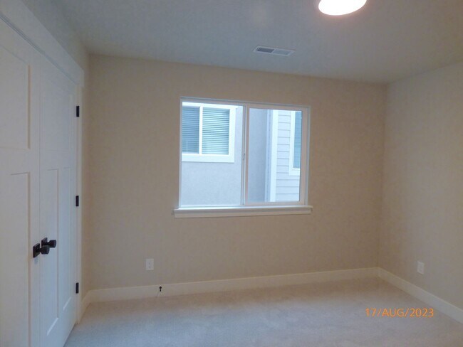 Building Photo - Newer 3 Bd 2.5 Ba Townhome in Herriman