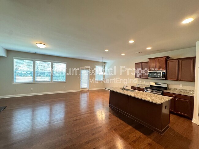 Building Photo - 5473 Cascade Ridge SW