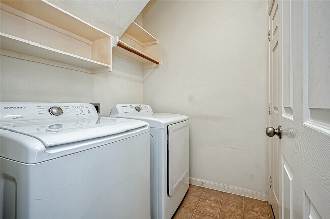 Building Photo - 2218 Falcon Knoll Ln