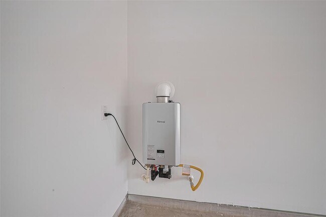 Building Photo - 3037 Dawn Sound Dr