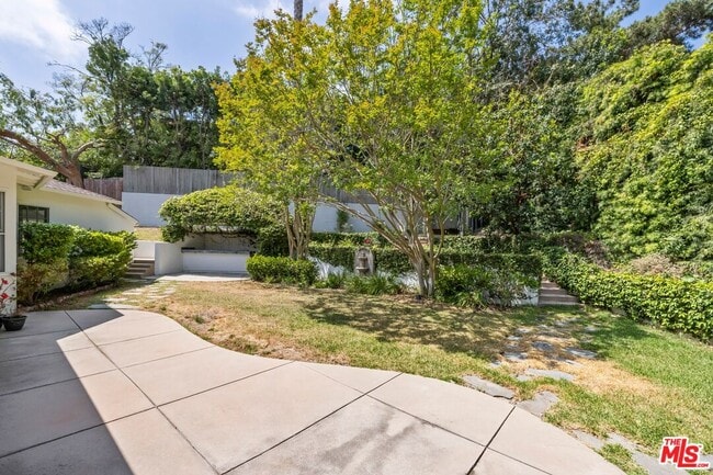 Building Photo - 10711 W Sunset Blvd