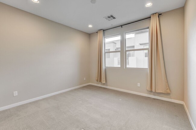 Building Photo - MOUNTAIN VIEW SUMMERLIN CONDO IN GATED COM...