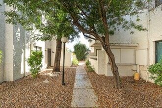 Building Photo - Great Downtown Scottsdale Location!