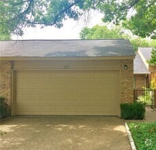 Building Photo - 7211 Lakewood Dr