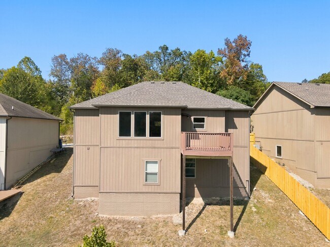 Building Photo - 107 Jury Ln