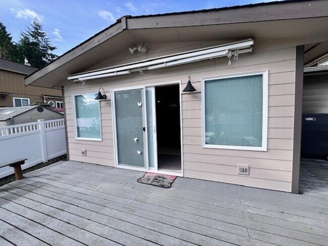 Building Photo - 354 Shallow Shore Rd