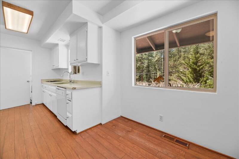 Building Photo - 383 Catalina Rd