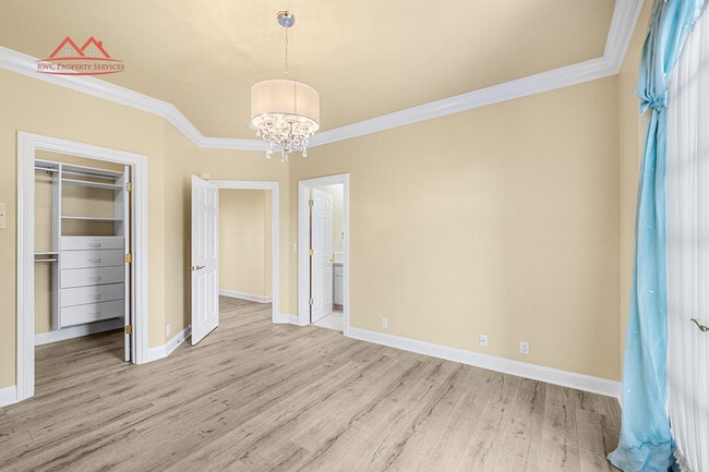 Building Photo - 5662 Country Club Pkwy