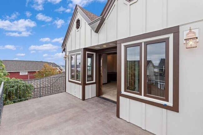 Building Photo - Stunning Air Conditioned 1931 Tudor in Coveted Admiral w/ Views
