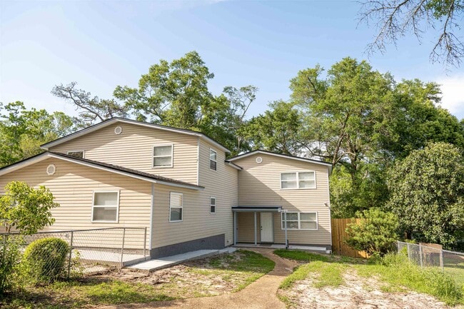 Primary Photo - 3422 Orlando Dr