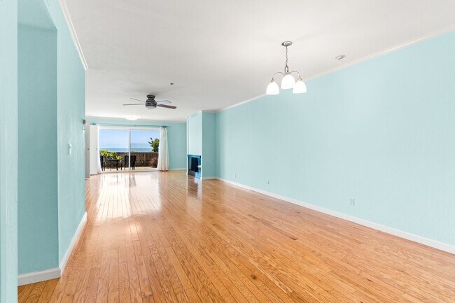 Building Photo - Alameda Waterfront Living: 2 Bed Condo wit...