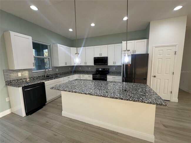 Building Photo - 1105 St Nicholas Ave