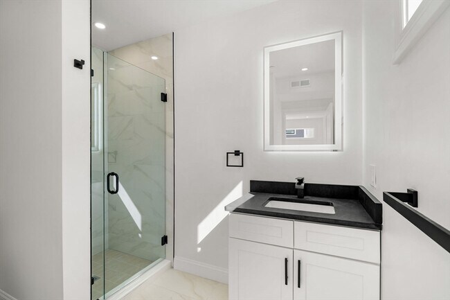 Building Photo - 53 Dustin St