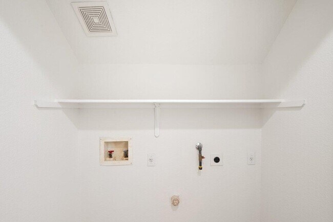 Building Photo - 11416 Dog Leg Dr