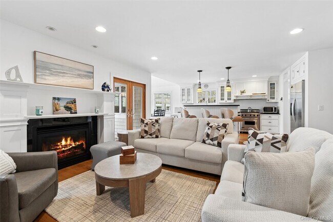 Building Photo - 10 Foxboro Rd