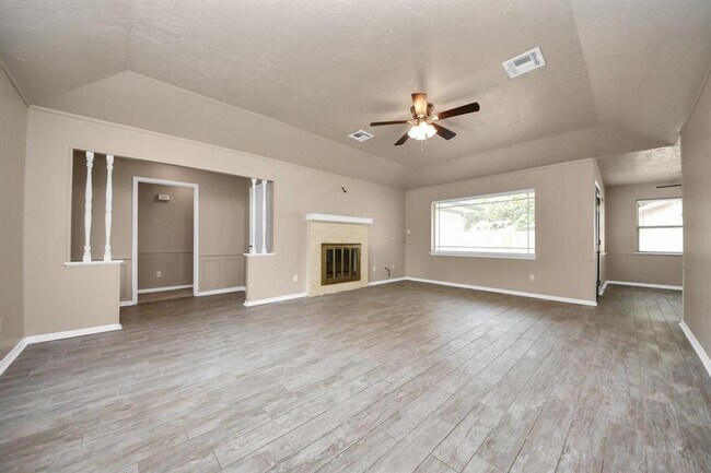 Building Photo - 23223 Canyon Lake Dr