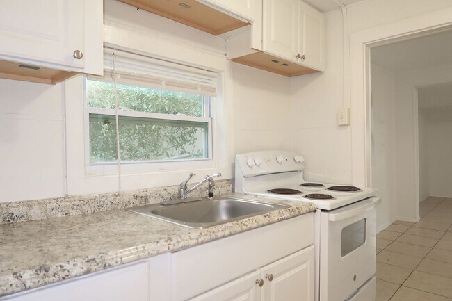 Building Photo - 4829 6th St