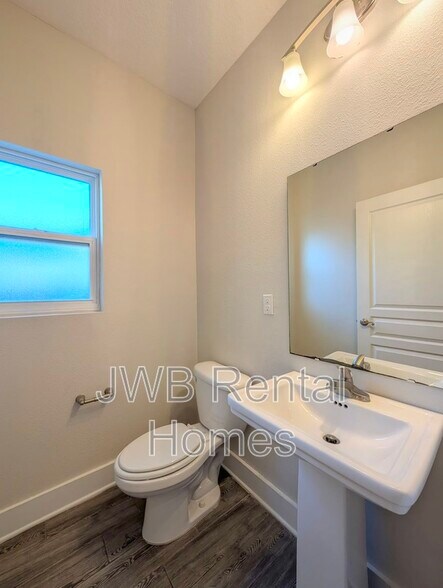 Building Photo - 115 11th St S