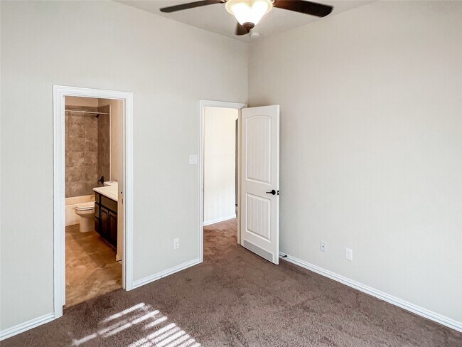 Building Photo - 25310 Evergreen Bend Dr