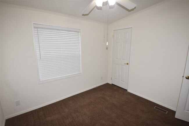 Building Photo - 10007 Elderberry Park Ln