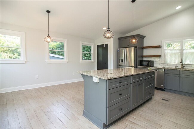 Building Photo - Beautiful 3/2.5 w/ Office Minutes From Airport and Woodward Academy!