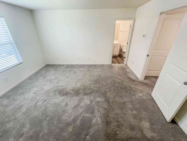 Building Photo - Cartersville Townhome - 3BR/2.5BA