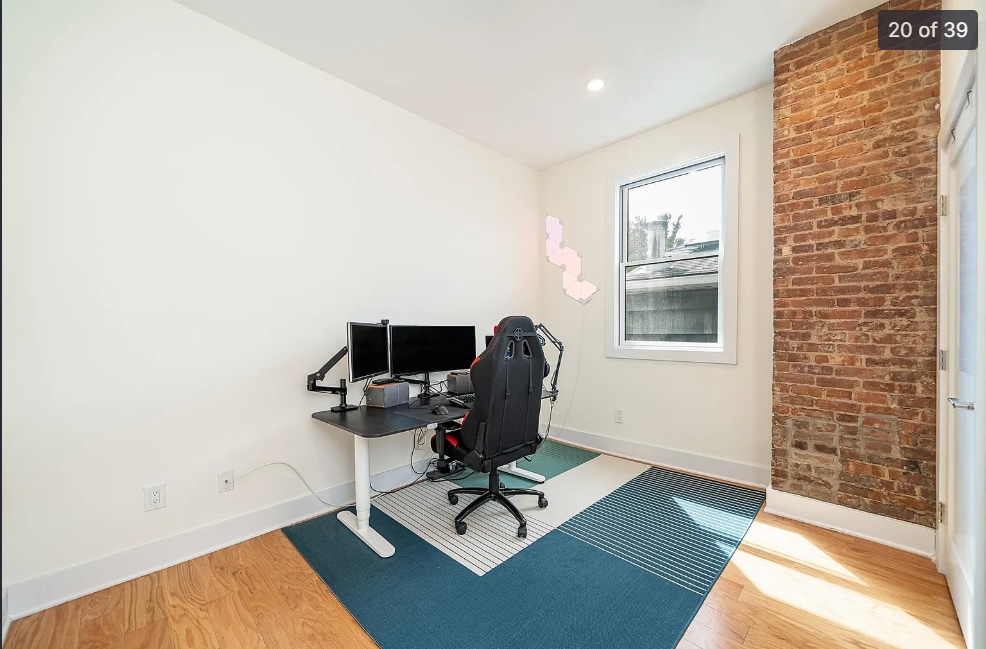 Building Photo - 209 Hutton St