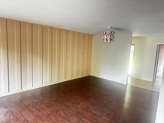 Building Photo - 252 Crown Oaks Way