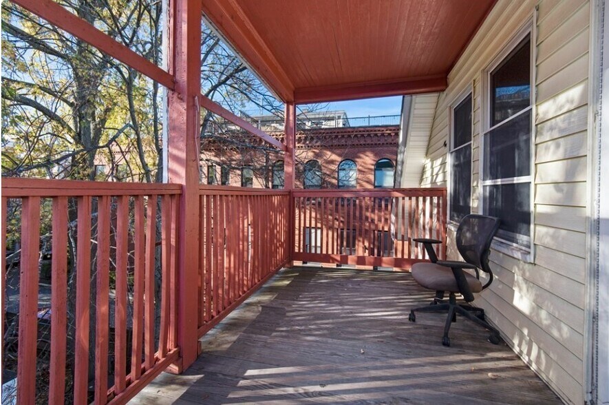 Building Photo - 17 Wyman St