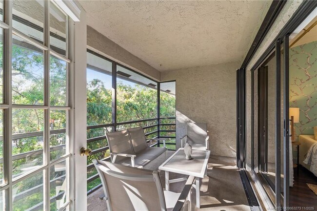 Building Photo - 1210 SE Parkview Pl