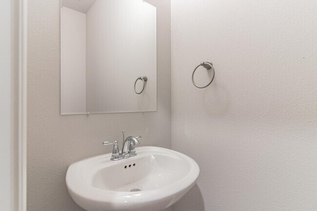 Building Photo - 125 Peruna Dr