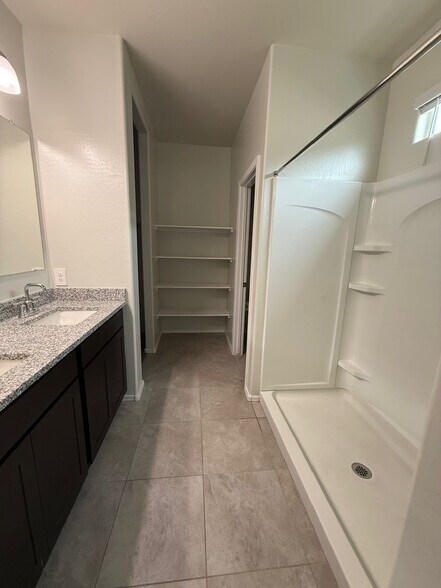 Master Bath Double Vanity - 5286 E Gummite Dr